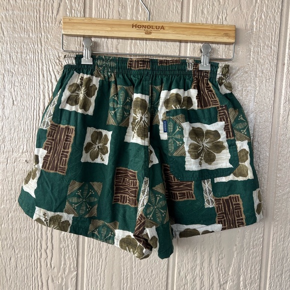 Vintage Riggers Green Floral Patterned Shorts - Picture 2 of 3